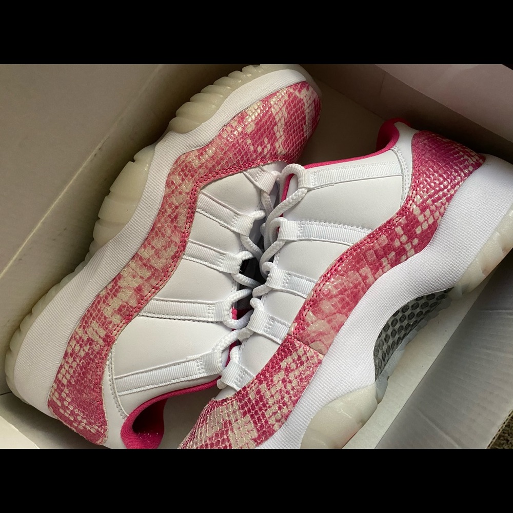 Retro Jordan 11 sz 8.5 Women